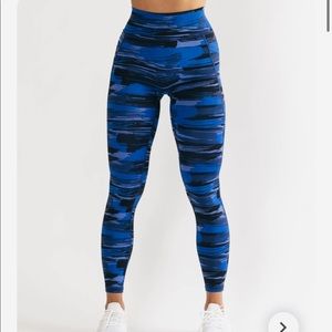 Alphalete Surface Pocket Legging